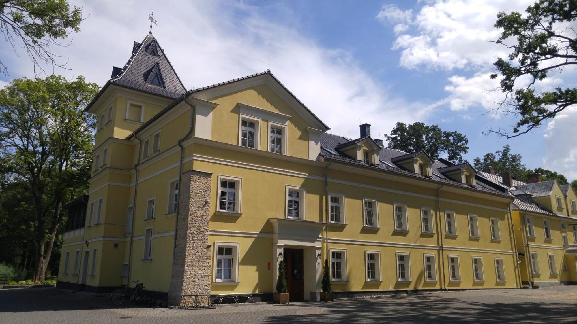 Palac Lucja Bb Zakrzów Exterior foto